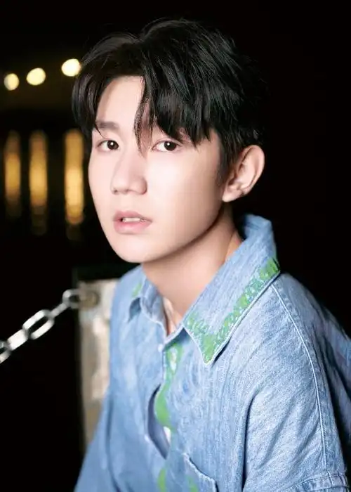 倩碧亚太区品牌代言人王源##王源肆楼见