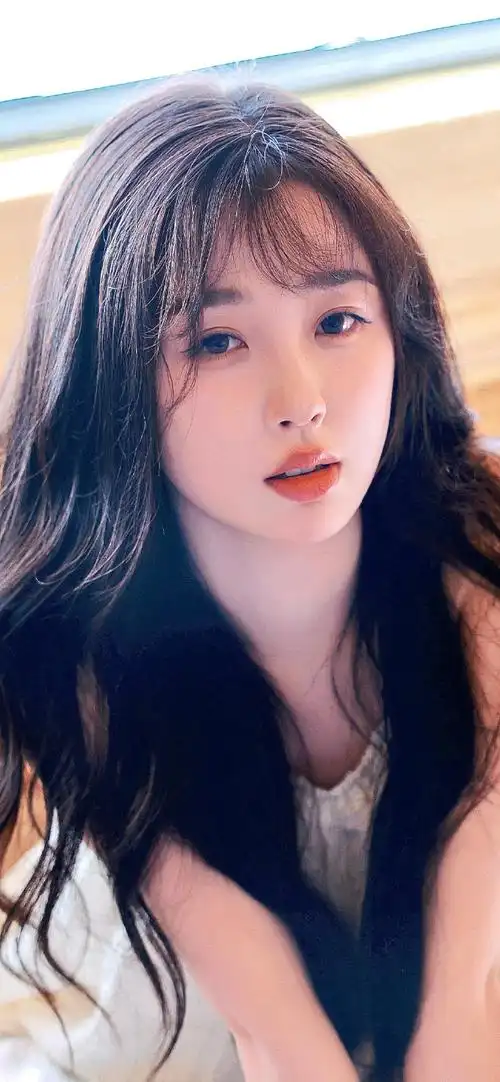 虞书欣超话  壁纸06    里里外外全换了一套～  #虞书欣#7615