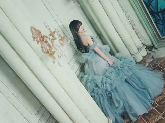 程潇蓝色蛋糕婚纱裙性感写真图片33