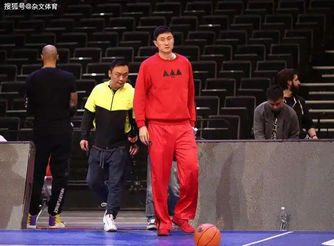 原创2米01球员今夏合同到期杜锋要不要续签他昔日头牌成替补