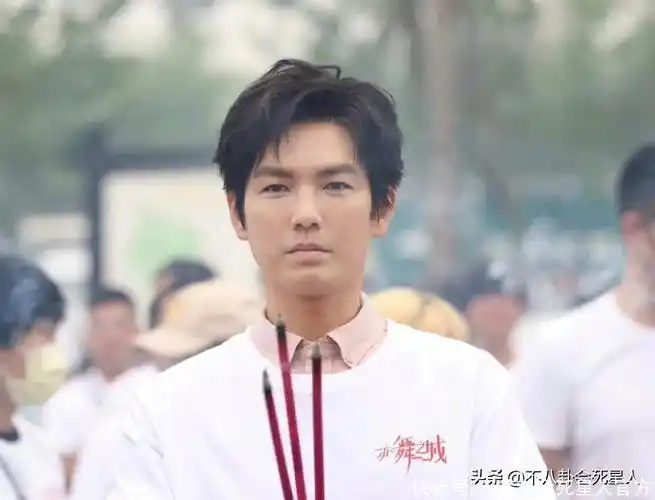 48岁钟汉良再演偶像剧,近照曝光脸僵如同蜡像,真的该转型了