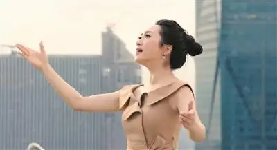 驶向远方时代航船在歌声中前行