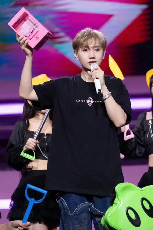 汪苏泷朋友圈是早c晚e##汪苏泷说朋友圈只发两件事