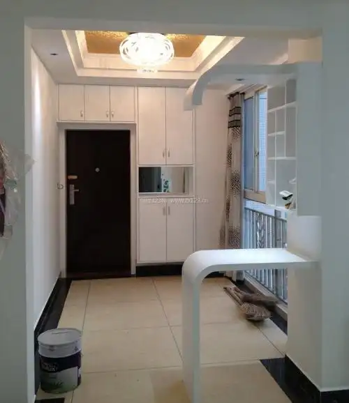 小户型室内客厅进门玄关装修图片