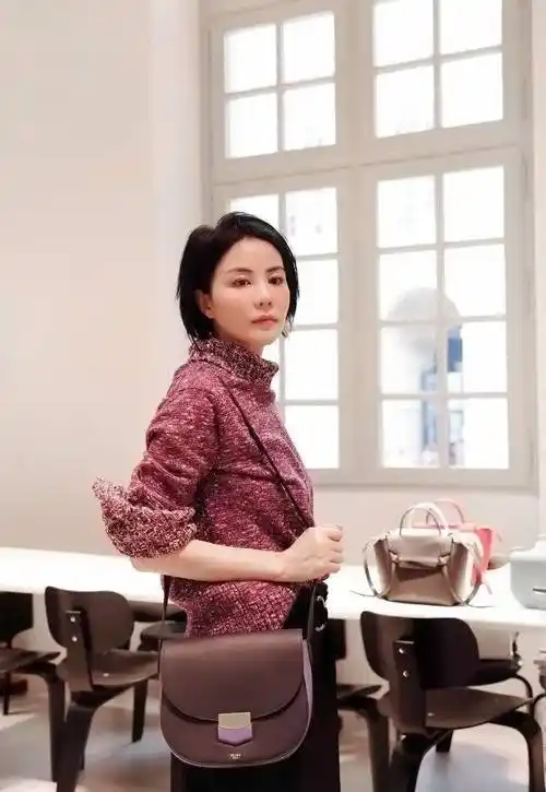 原创王菲174身材穿啥都有高级感披肩围巾就有国际范气场开挂