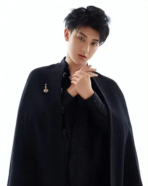 但是她的嘴巴偏向于小巧,在一定程度上看黄子韬面相还是偏向于女性化