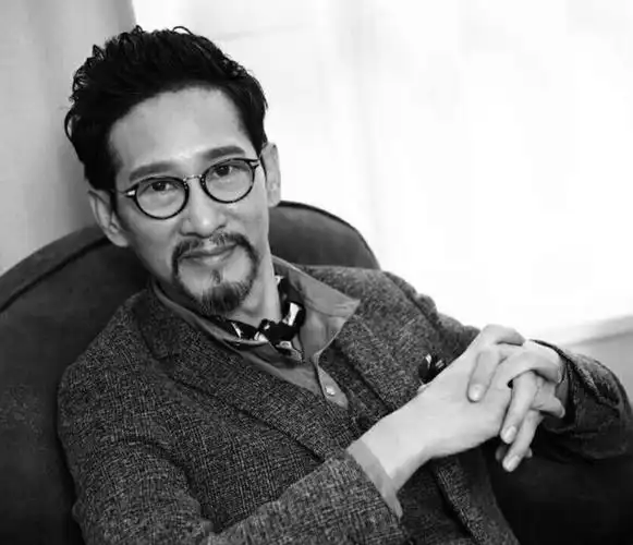 演员王劲松的"消失",是对娱乐圈的莫大讽刺|王劲松|演员|傅彪_新浪