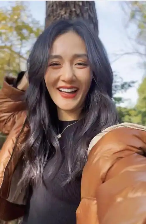 谢娜大变样快认不出五官怪异脸变男相脸太长像驴脸