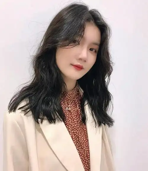 如何剪法式八字发型2