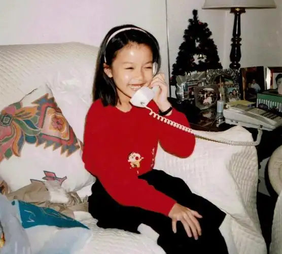 5,文咏珊莫文蔚的小时候跟现在也很像,不过看上去十分乖巧,很难想象她