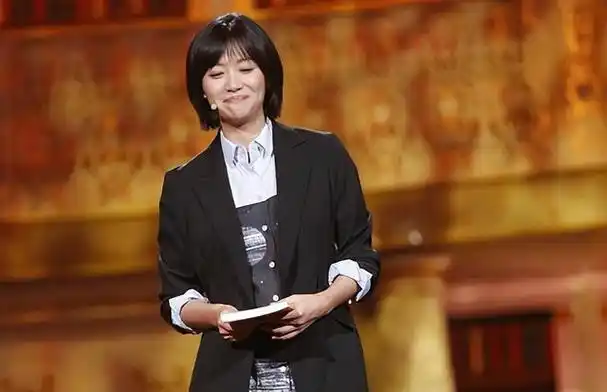 将董卿和徐静蕾放在一起才发现中国式教育到底有多缺失