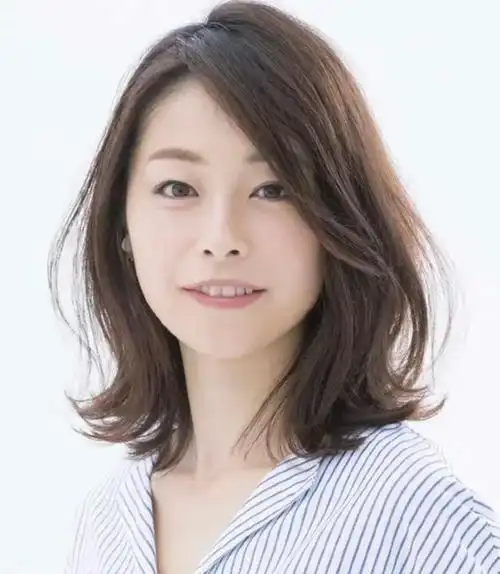 齐肩烫发发型图片女减龄2022(齐肩烫发发型2020年减龄) - 知识分子