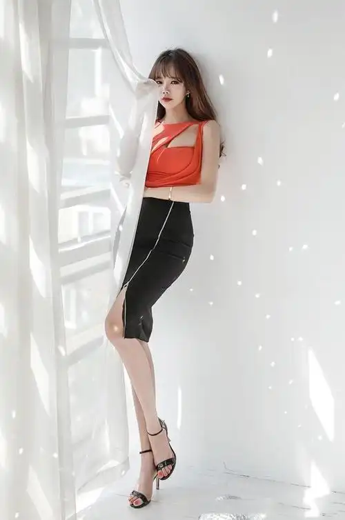 标准的鹅蛋脸美女好身材让女人都羡慕嫉妒