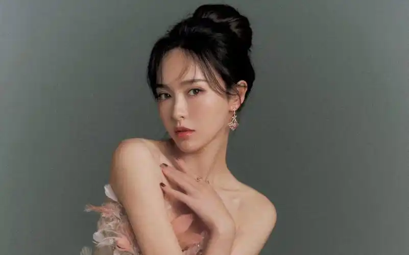 唐嫣‖六福珠宝全球品牌代言人‖爱在繁花放闪时‖油画公主