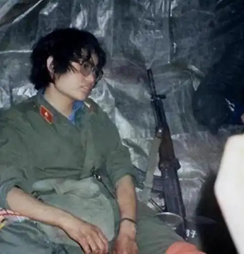 1986年女军医被要求出示通行证她却掏出手榴弹这就是通行证