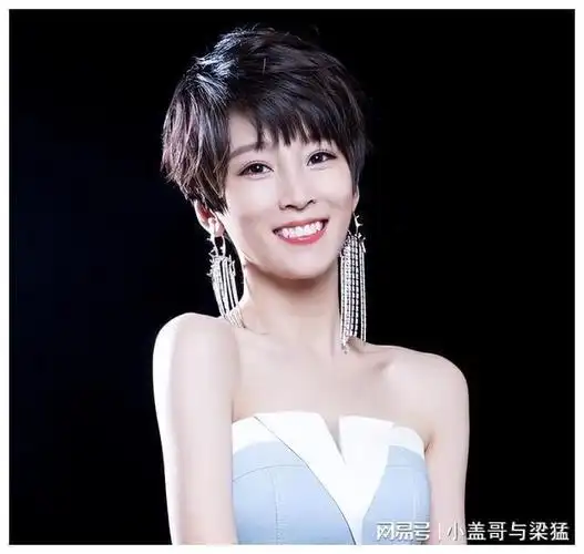 如今的谢楠事业有成的同时婚姻美满,还在自己向往的领域奋斗,期待她能