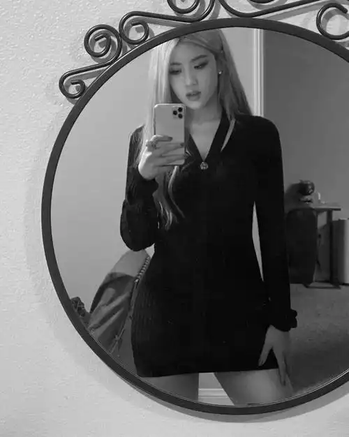 lisa和rosé亲姐妹找到了11神颜复刻怕是4000万铁粉都会认错