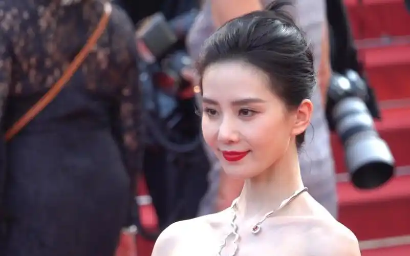 刘诗诗戛纳红毯两分三十六秒完整版