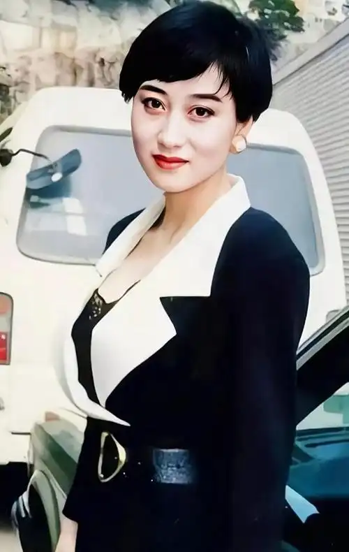 利智惊艳写真照!__财经头条