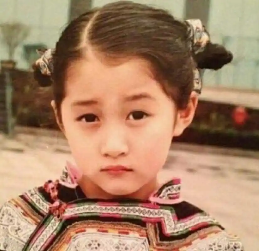 赵丽颖小时候很可爱,从小美到大的典型