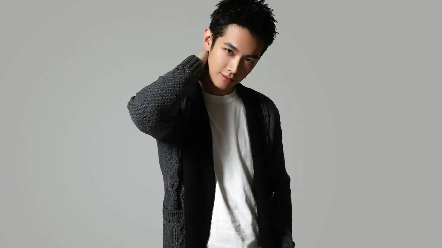 首页 桌面壁纸 港台明星 台湾帅哥明星柯震东高清时尚写真图片电脑