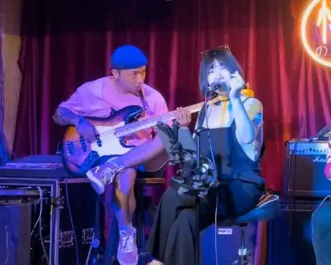 很有氛围的地方@丽江悟饭居酒屋#丽江 #云南旅游  #酒吧 #乐队