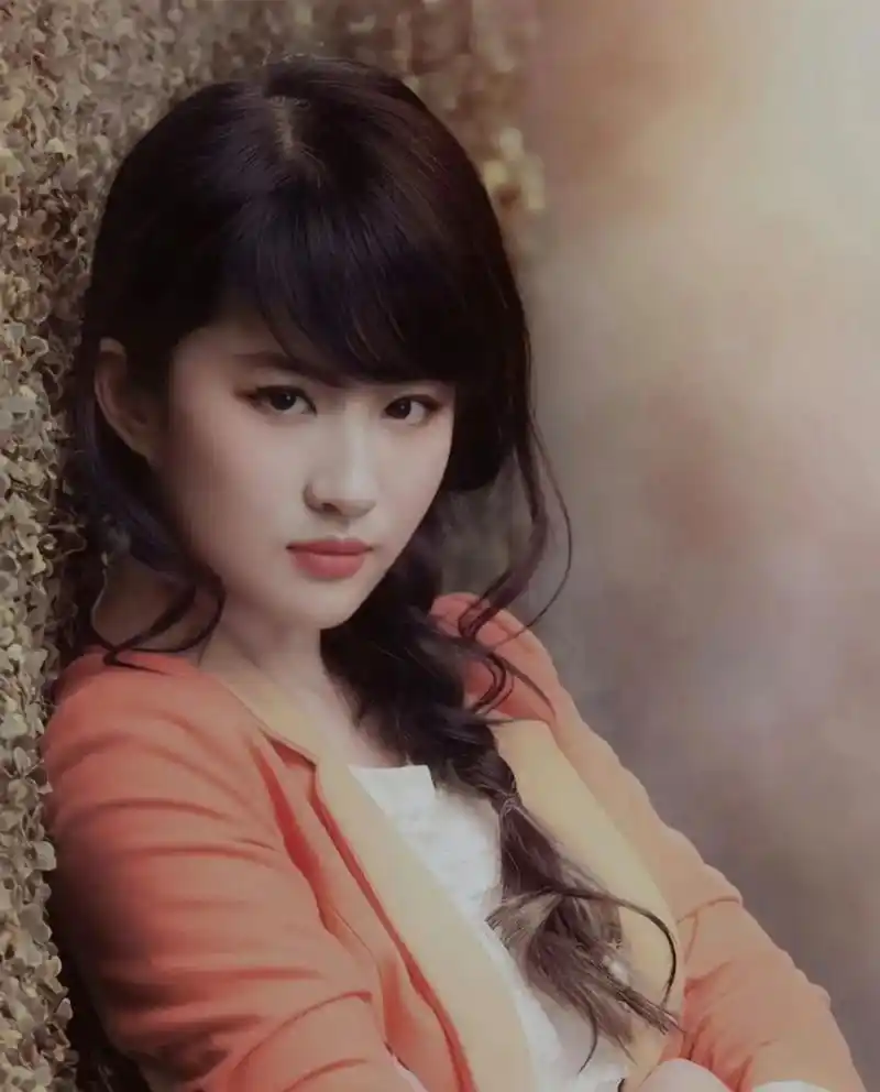 刘亦菲卓多姿代言时期的图片,有刘海的神仙姐姐.这美貌,这个时期多拍