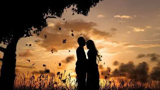 简短低调秀恩爱的优美句子 甜到你的心窝里