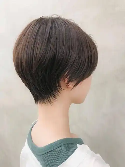 最心动的女士短发,露出耳朵就是不一样,利落个性还自然_发型_女性