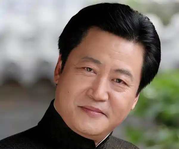 隋俊波:错过靳东,转身嫁给父亲看准的女婿,43岁被婆家宠成公主|保剑锋