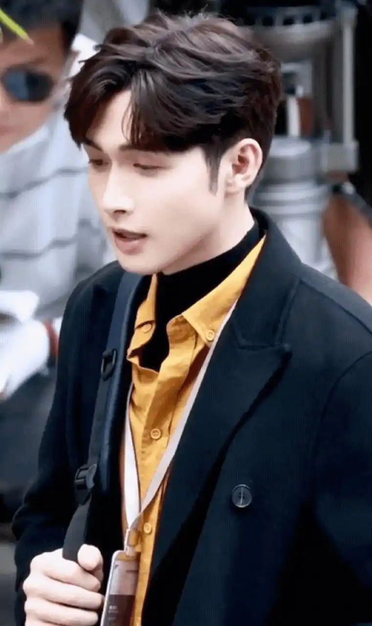 张彬彬新剧黑色风衣造型好帅! #gif创作人