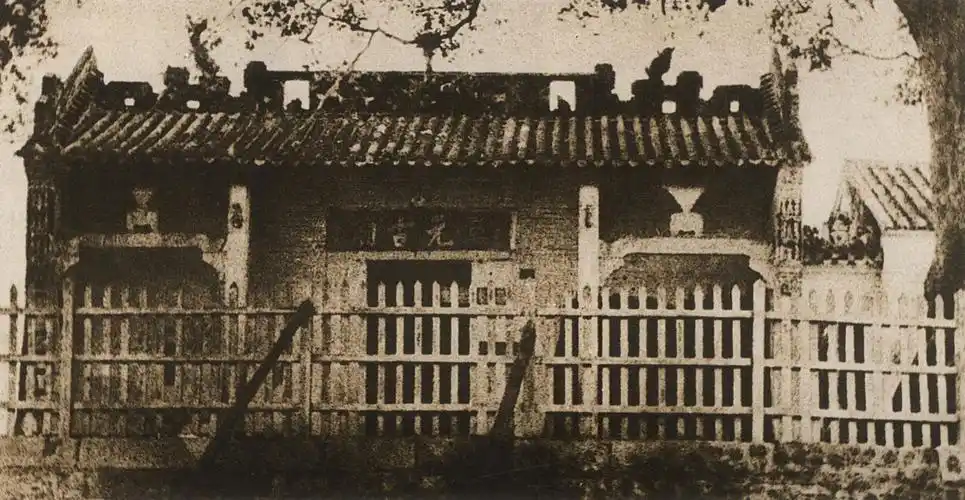 三元里古庙(枪械)三元里人民抗英斗争纪念馆馆址位于广州市三元古庙.