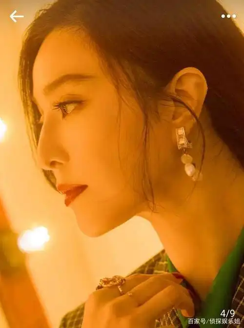 范冰冰晒活动美照,涂大红唇脸白到发光,分手后状态满分魅力不减