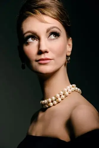 性感珍珠项链美女