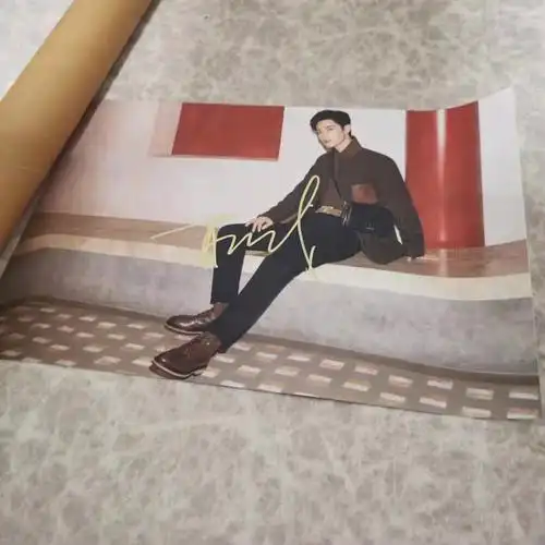 肖战签名a4海报● 肖战查看全文1209王一博签名a4海报● 王一博查看