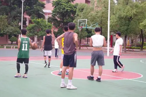 高三(11)(12)班篮球班赛