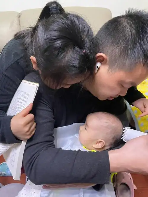 晚上女儿作业做得非常慢,到了9:30还在像蜗牛一样慢条斯理地做着.