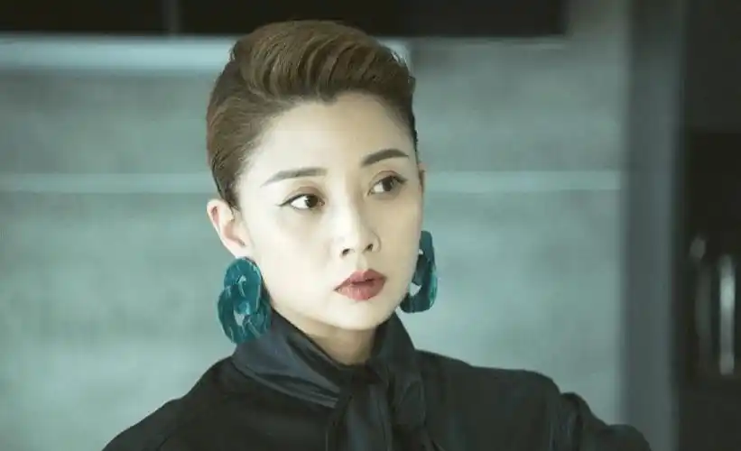 "敬业标杆"殷桃:曾发文引唐嫣粉丝不满,今在新剧遭到吴谨言压番_宋