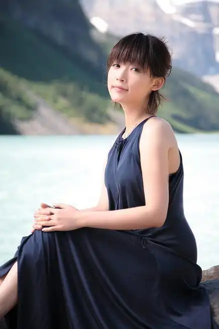 郑健18级 2012-05-16 回答      《神通乡巴佬》中女主角方圆圆由