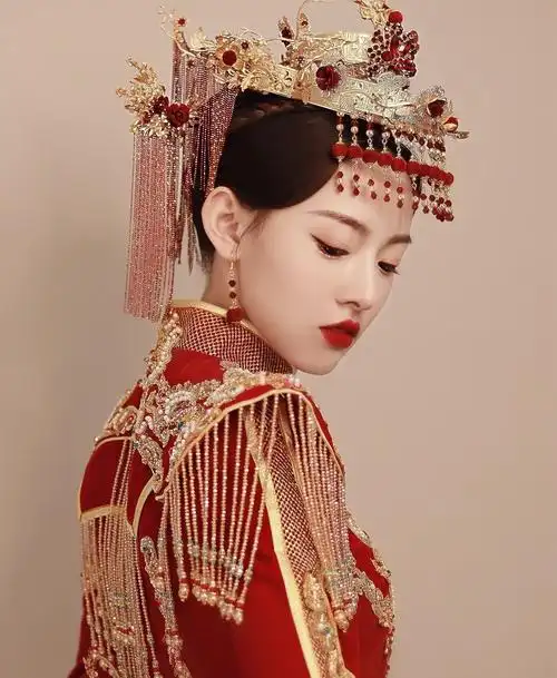 现在的中式婚礼造型