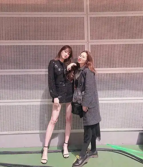 穿泳装黄金比例身材秒曝光,"腿精"李圣经必须有姓名!