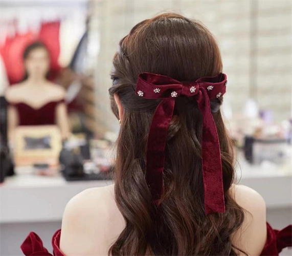 婚礼当天礼服造型 让你成为幸福c位_新娘发型 - 美发站