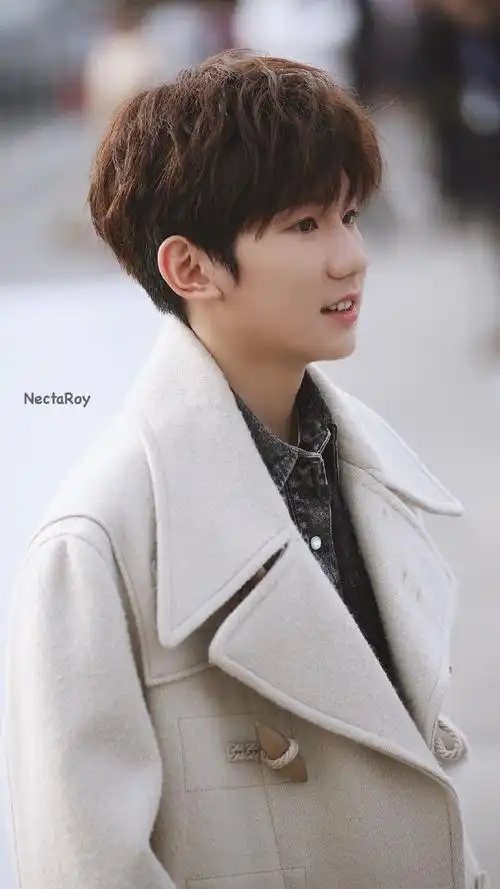 王源禁欲灰色西装