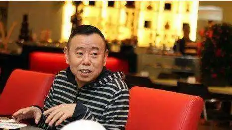 帮助她治好了病,但是长期服药也让潘长江的身高再也不能长高,永远的