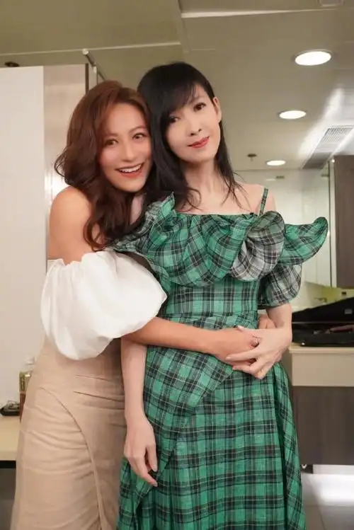 李嘉欣黎姿合照