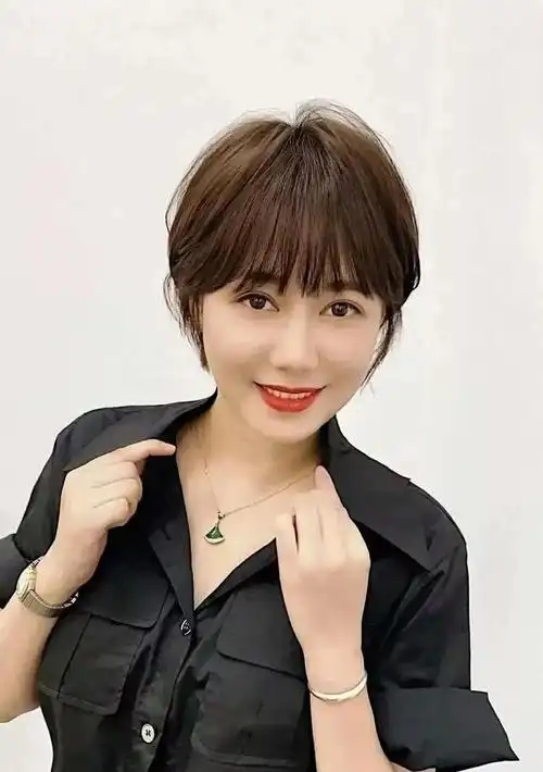 短发女孩们的出现那么就有人适合短发有人适合长发剪发是会让人上瘾的