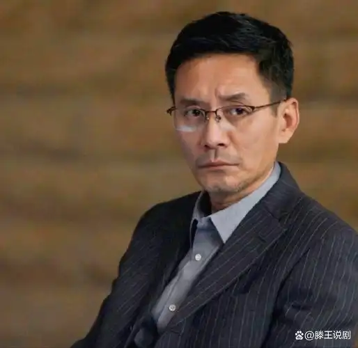 悬疑类题材热播剧《重生之门》在今年爆火,剧中,田小洁所饰演的幕后