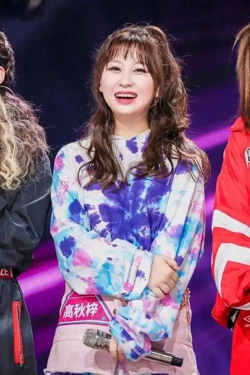 高秋梓,1998年4月28日出生于中国湖北,中国内地女歌手,女子组合蜜蜂