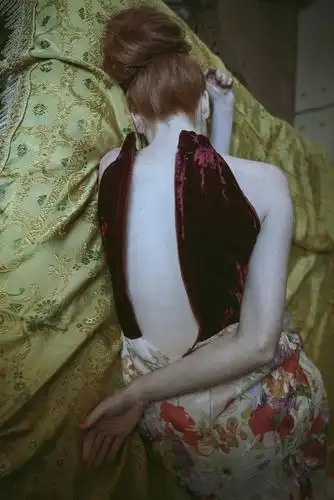 摄影师拍下女性背部美狠狠反驳看脸的社会