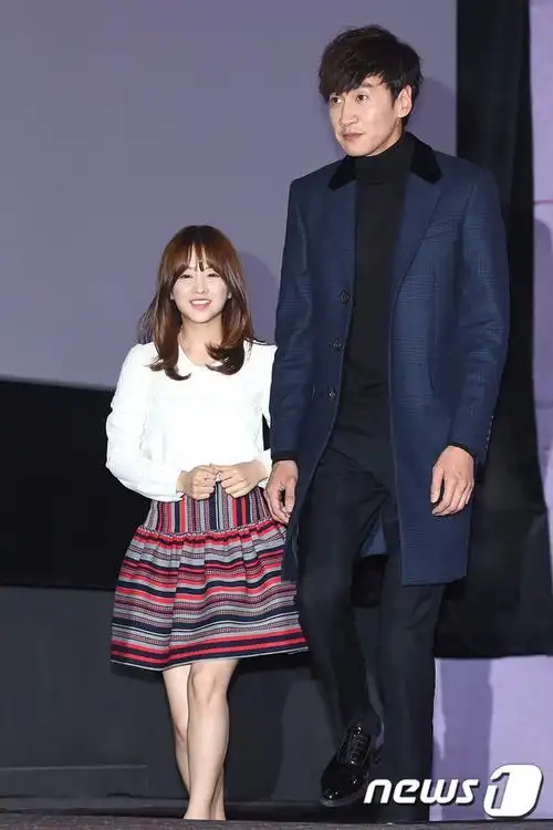 李光洙朴宝英演绎最萌身高差 韩片《突然变异》聚焦鱼人【组图】 (7)